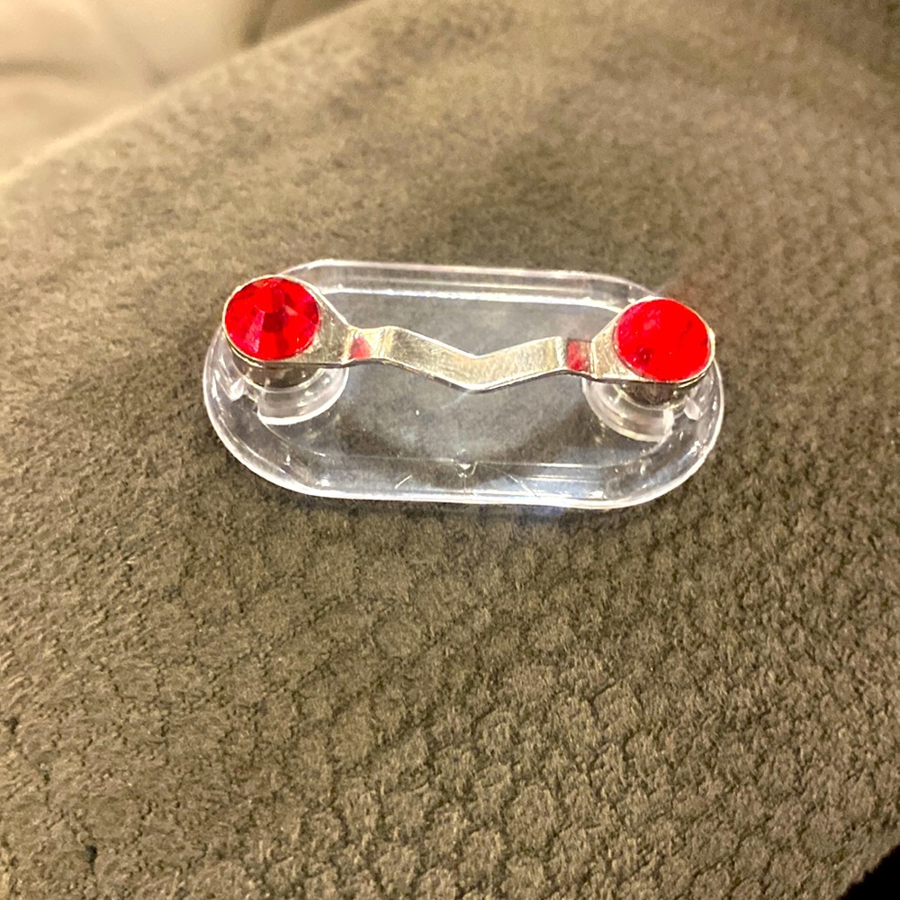 Magnetic holder glass